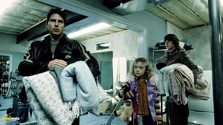 A still #15 from War of the Worlds (2005) With Tom Cruise, Dakota Fanning And Justin Chatwin