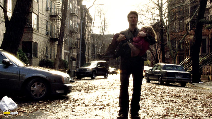 A still #16 from War of the Worlds (2005) With Tom Cruise