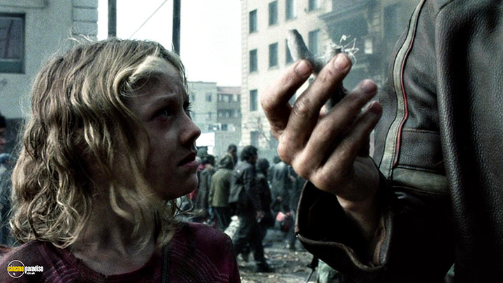 A still #18 from War of the Worlds (2005) With Dakota Fanning
