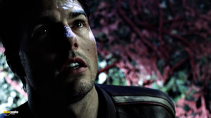 A still #22 from War of the Worlds (2005) With Tom Cruise