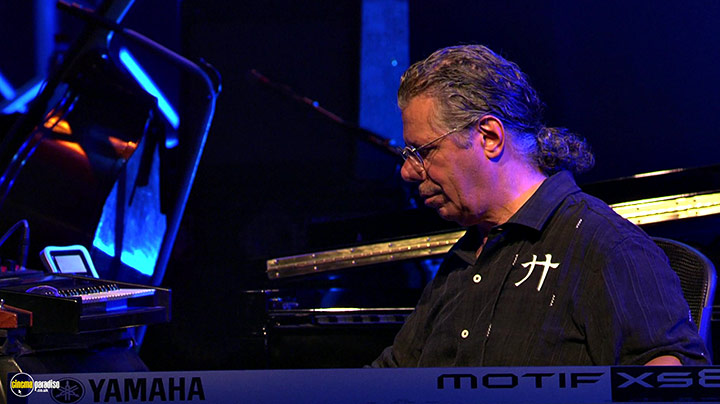 A still #16 from Return to Forever: Live at Montreux 2008 (2008)