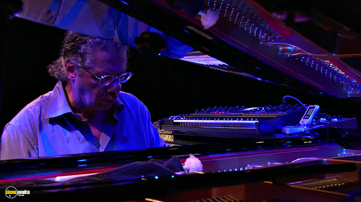 A still #2 from Return to Forever: Live at Montreux 2008 (2008)