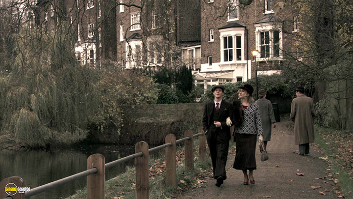 A still #18 from Twenty Thousand Streets Under the Sky (2005)