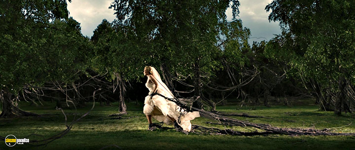 A still #20 from Melancholia (2011)