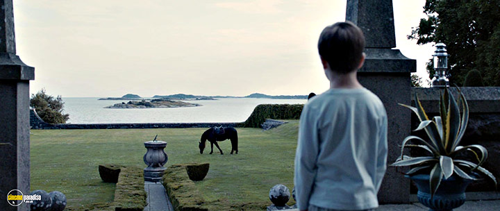 A still #4 from Melancholia (2011)