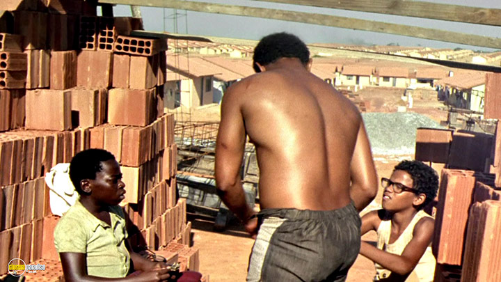 A still #13 from City of God (2002)
