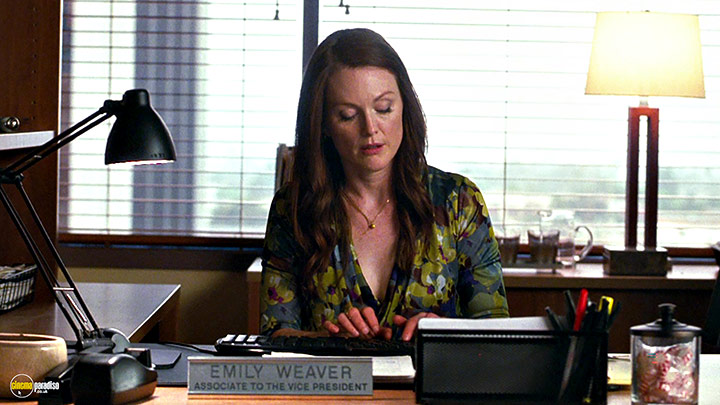 A still #15 from Crazy, Stupid, Love (2011) With Julianne Moore