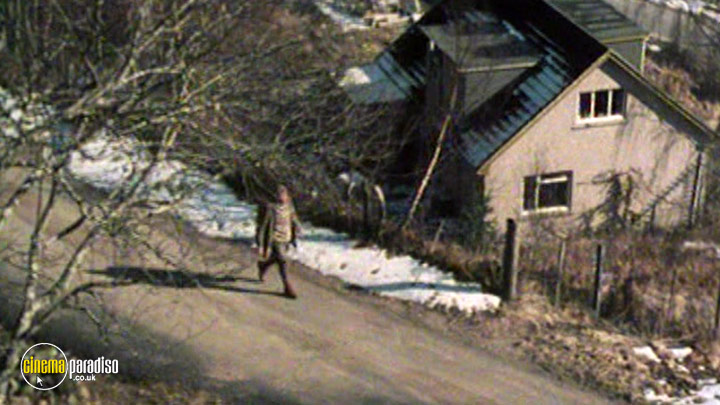 A still #2 from Weir's Way: One (2005)