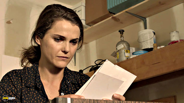 A still #11 from Dark Skies (2013) With Keri Russell