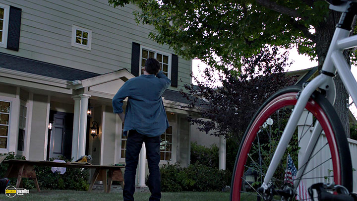 A still #15 from Dark Skies (2013)