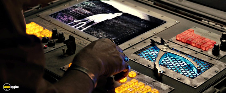 A still #14 from Riddick (2013)