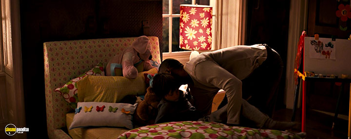 A still #9 from I Am Legend (2007)