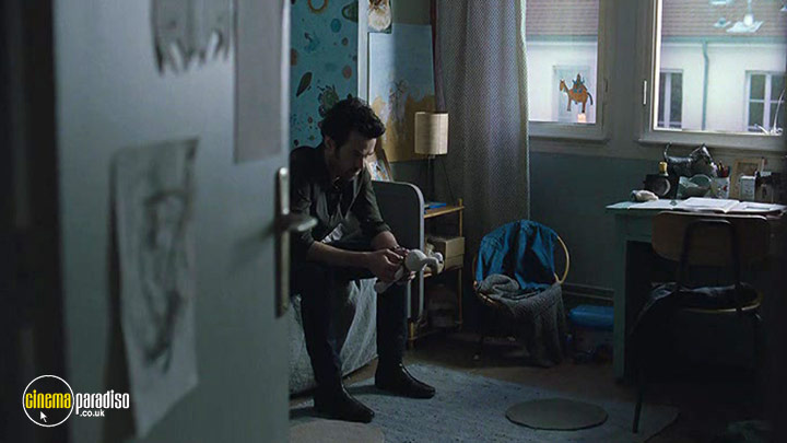 A still #4 from Chinese Puzzle (2013)
