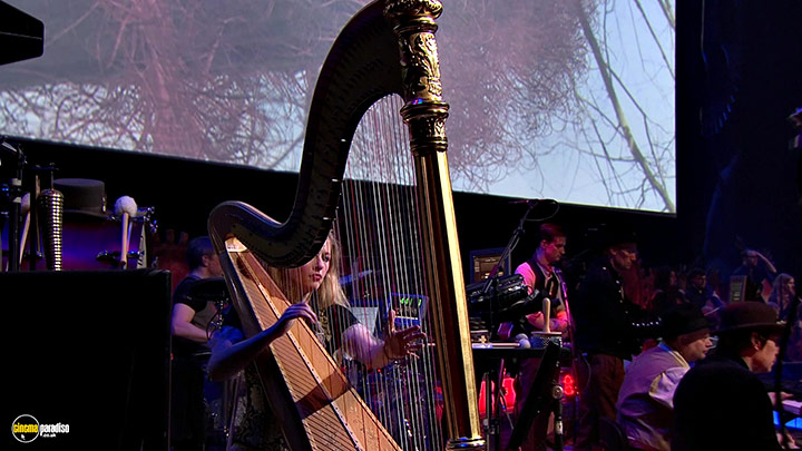 A still #10 from Jeff Wayne's the War of the Worlds: The New Generation: Alive from the O2 (2013)