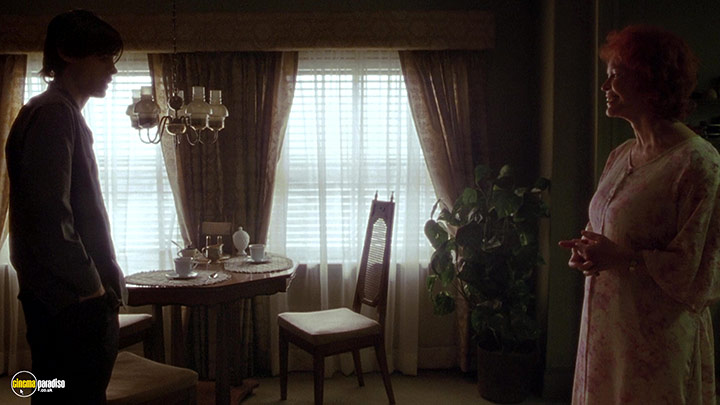 A still #9 from Requiem for a Dream (2000)
