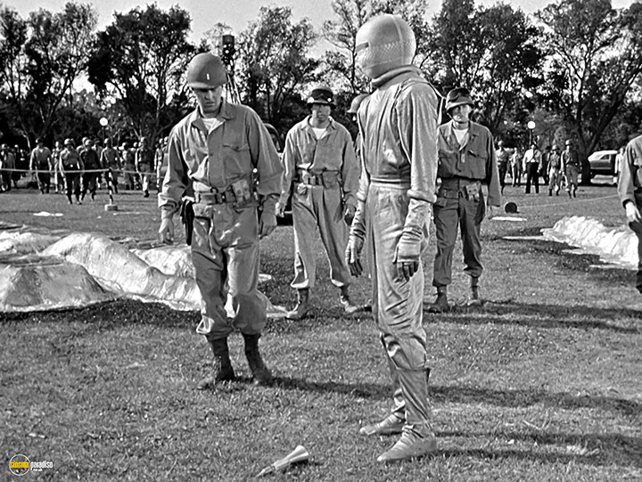 A still #4 from The Day the Earth Stood Still (1951)