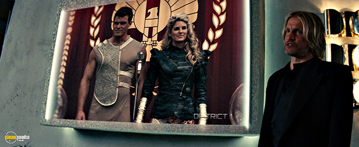 A still #17 from The Hunger Games: Catching Fire (2013) With Woody Harrelson