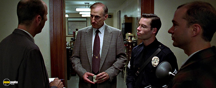 A still #21 from L.A. Confidential (1997) With James Cromwell And Guy Pearce