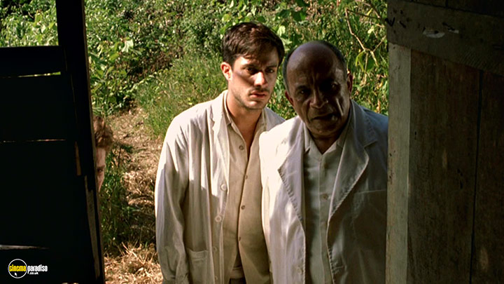 A still #6 from The Motorcycle Diaries (2004) With Gael García Bernal