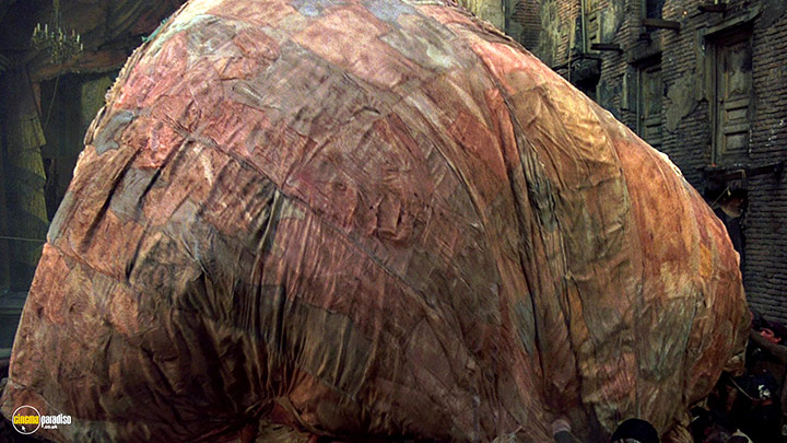 A still #17 from The Adventures of Baron Munchausen (1988)