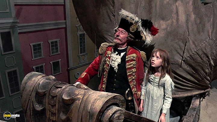 A still #1 from The Adventures of Baron Munchausen (1988)