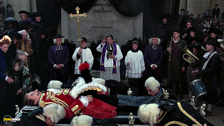 A still #5 from The Adventures of Baron Munchausen (1988)