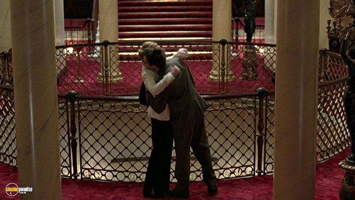 A still #13 from Closer (2004)