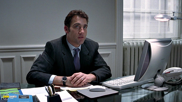 A still #11 from Closer (2004) With Clive Owen