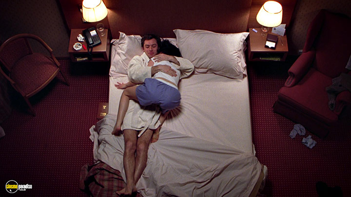 A still #10 from Closer (2004)