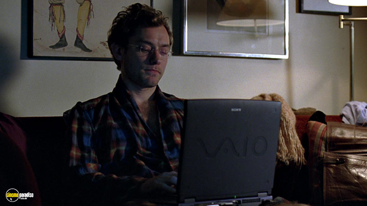 A still #6 from Closer (2004)