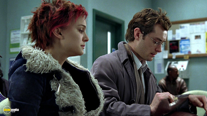 A still #4 from Closer (2004) With Natalie Portman