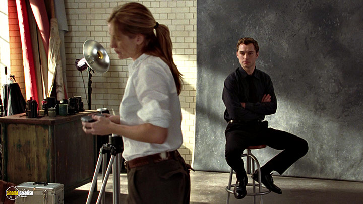 A still #3 from Closer (2004) With Jude Law