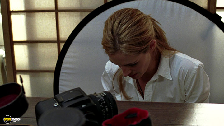 A still #2 from Closer (2004) With Julia Roberts