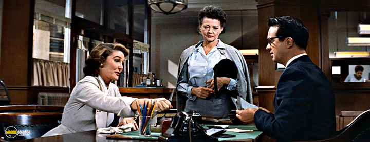 A still #18 from Violent Saturday (1955)