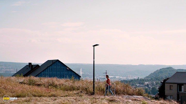 A still #6 from Two Days, One Night (2014) With Marion Cotillard