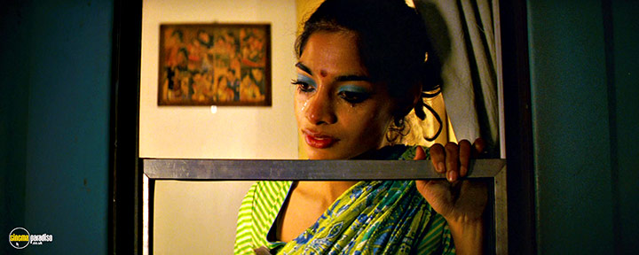 A still #14 from The Darjeeling Limited (2007) With Amara Karan