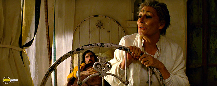 A still #5 from The Darjeeling Limited (2007) With Anjelica Huston And Jason Schwartzman
