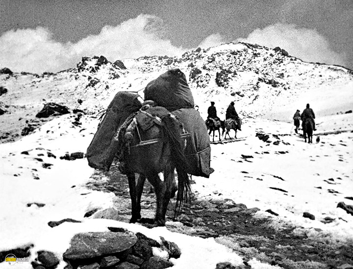 A still #5 from The Epic of Everest (1924)