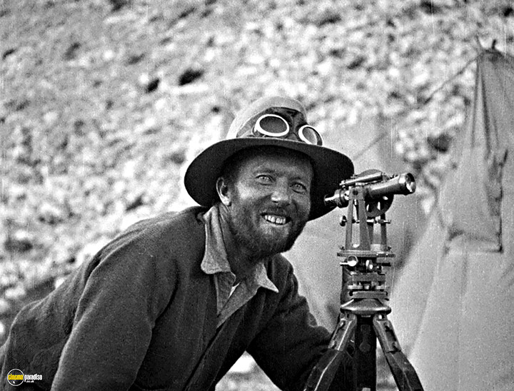 A still #11 from The Epic of Everest (1924)