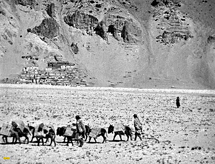 A still #14 from The Epic of Everest (1924)