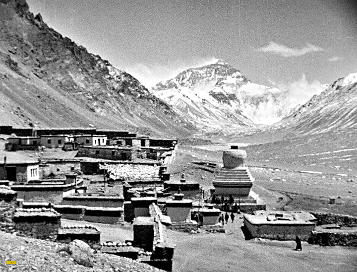 A still #15 from The Epic of Everest (1924)