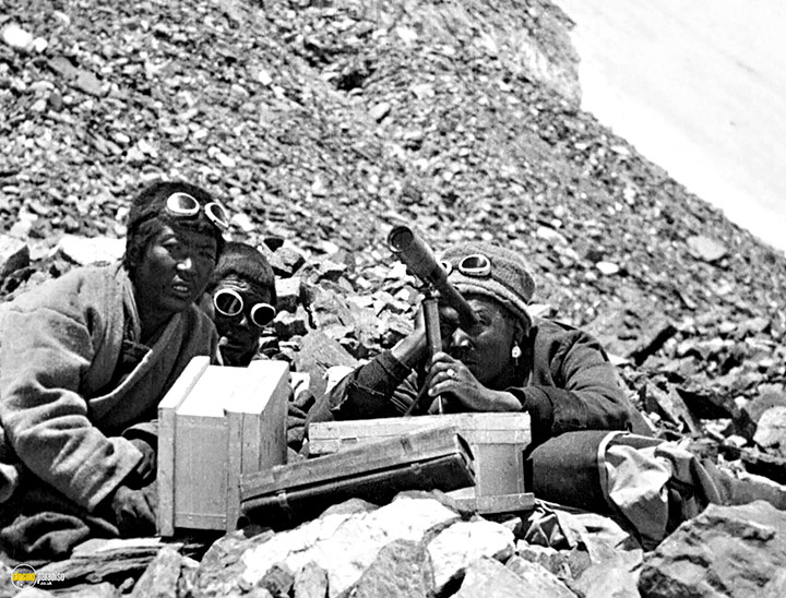 A still #1 from The Epic of Everest (1924)
