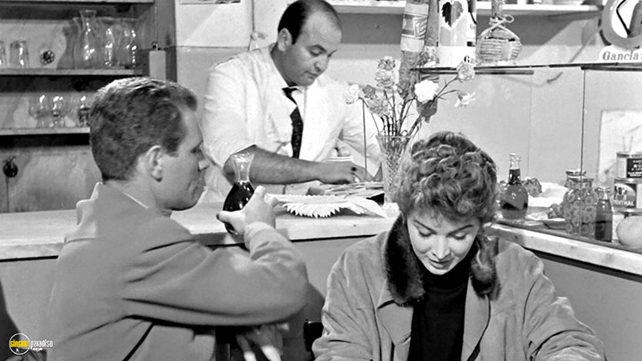 A still #10 from The Girlfriends (1955)