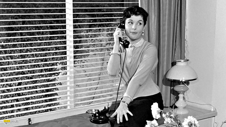 A still #16 from The Girlfriends (1955)