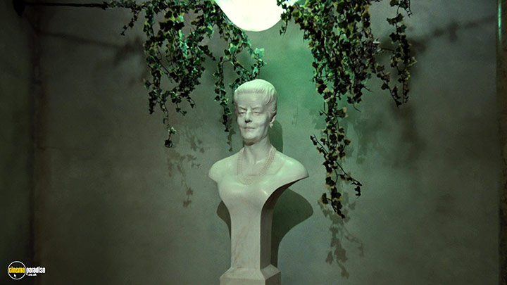 A still #12 from City of Women (1980)