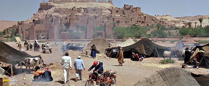A still #17 from The Jewel of the Nile (1985)