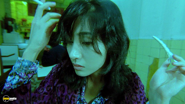 A still #21 from Fallen Angels (1995)