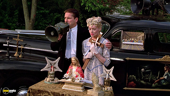 A still #20 from Cry-Baby (1990)
