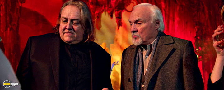 A still #8 from The Art of the Steal (2013) With Kenneth Welsh