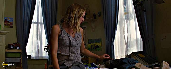 A still #5 from Looper (2012)
